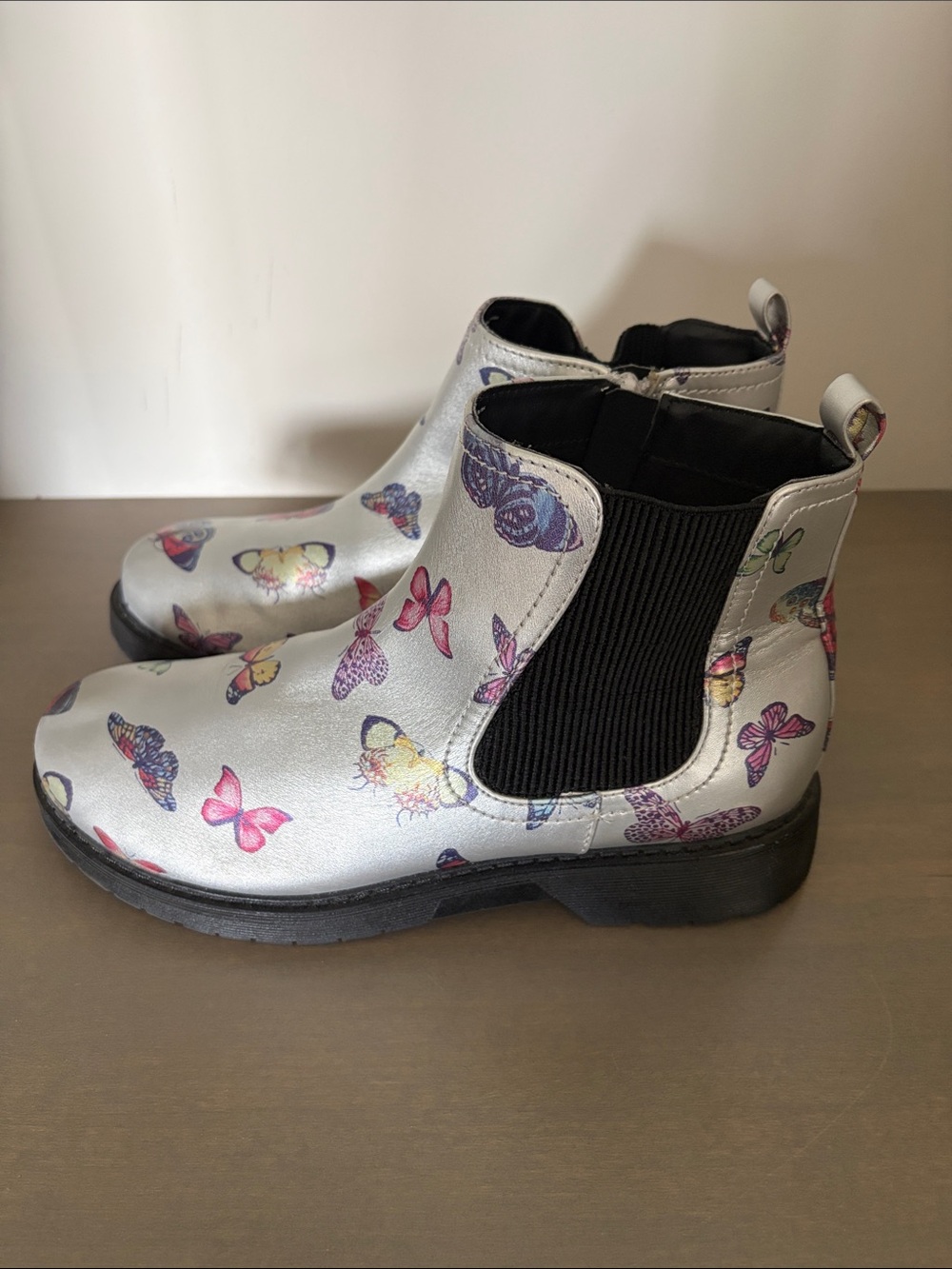 Madden NYC Jbeau Butterfly Silver Booties size 6 M